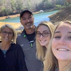 Meet your Posher, Stephanie-chad